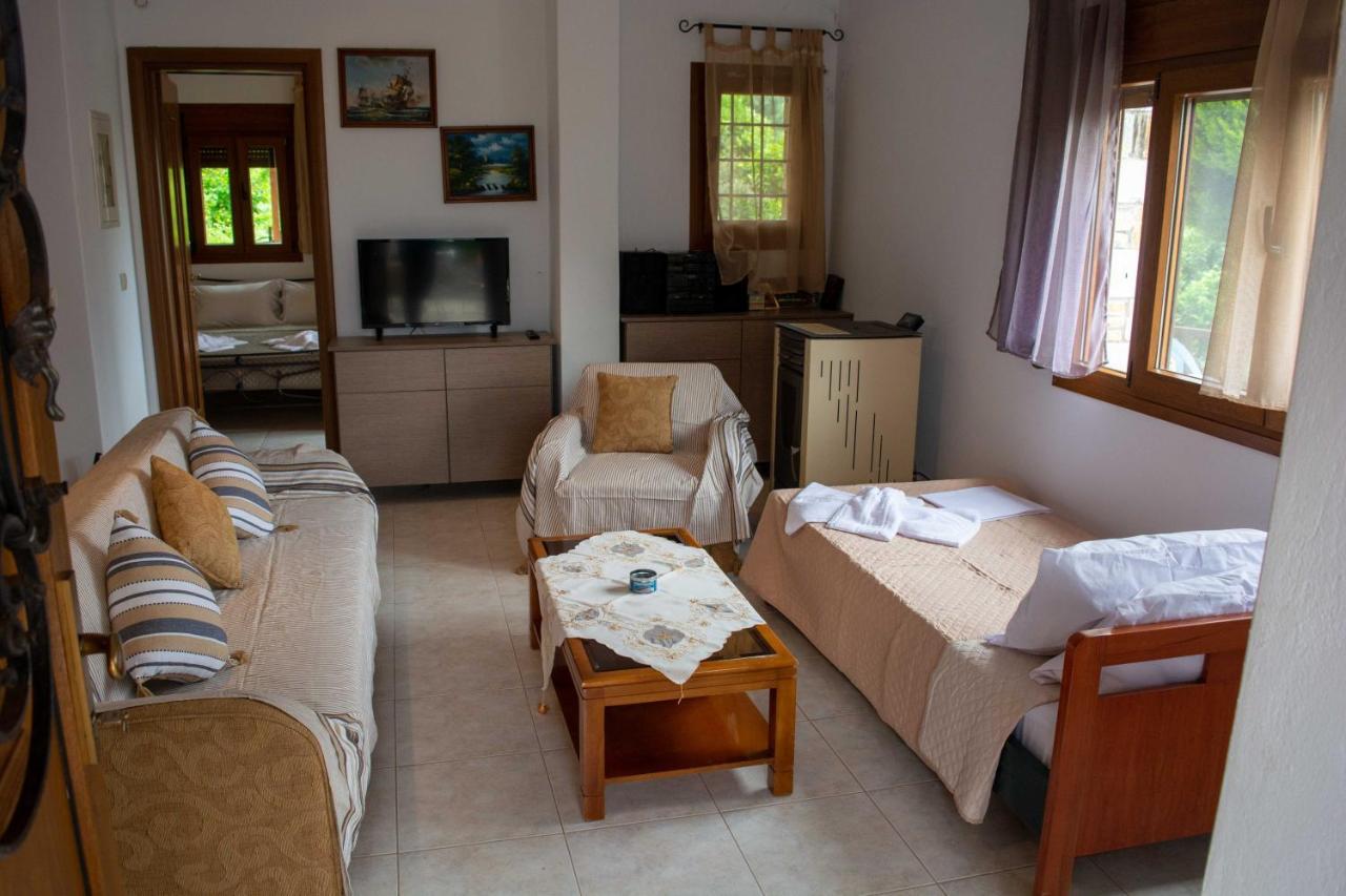 Efi'S Guest House Áyios Dhimítrios エクステリア 写真